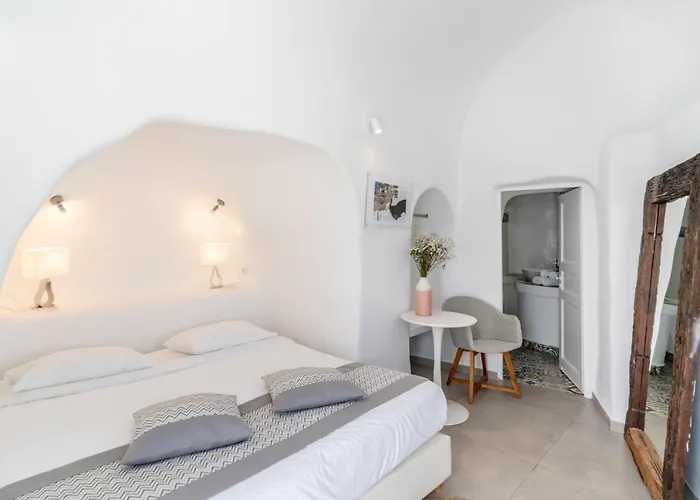 Vogue 3* Oia (Santorini)