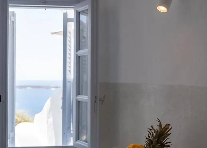 Vogue Hotel Oia (Santorini)