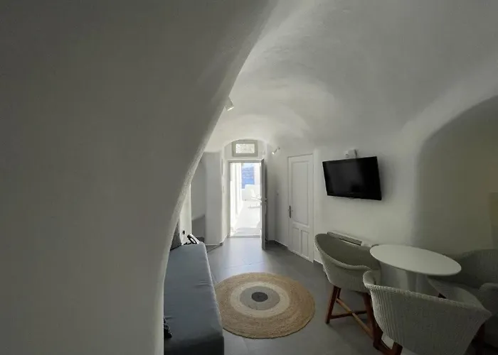 Vogue Oia (Santorini)