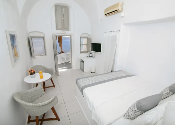 Vogue Oia (Santorini)