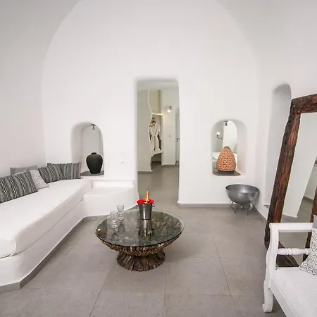 Vogue Oia (Santorini)