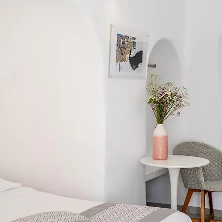 Vogue Hotel Oia (Santorini)