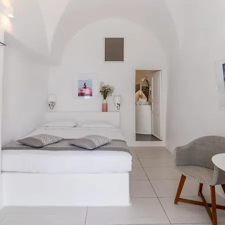 Vogue Oia (Santorini)