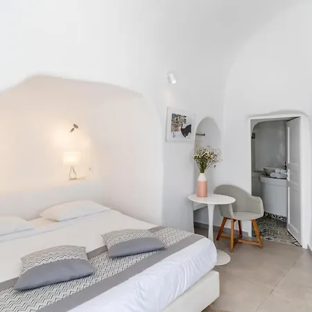 Vogue 3* Oia (Santorini)