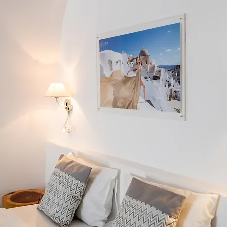 Vogue 3* Oia (Santorini)