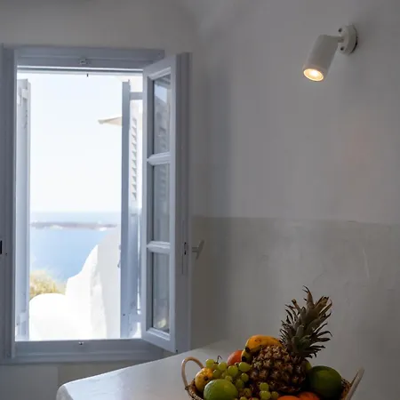 Vogue Hotel Oia (Santorini)