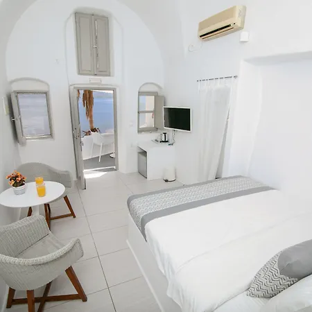 Vogue Oia (Santorini)