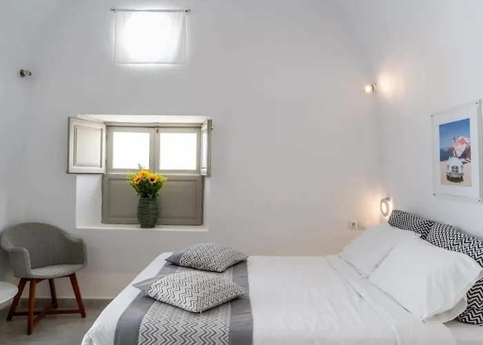 Vogue Hotel Oia (Santorini)