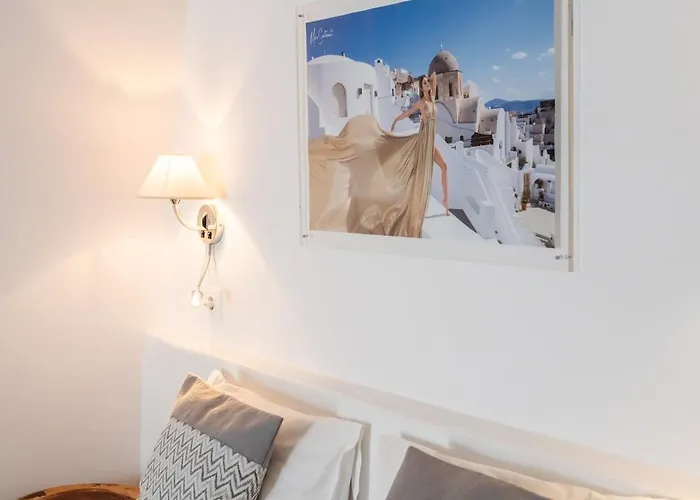 Vogue 3* Oia (Santorini)