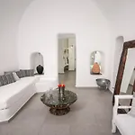Vogue Oia (Santorini)