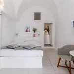 Vogue Oia (Santorini)