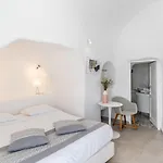 Vogue 3* Oia (Santorini)