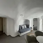 Vogue 3* Oia (Santorini)