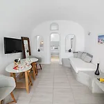 Vogue Hotel Oia (Santorini)