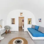 Vogue 3* Oia (Santorini)