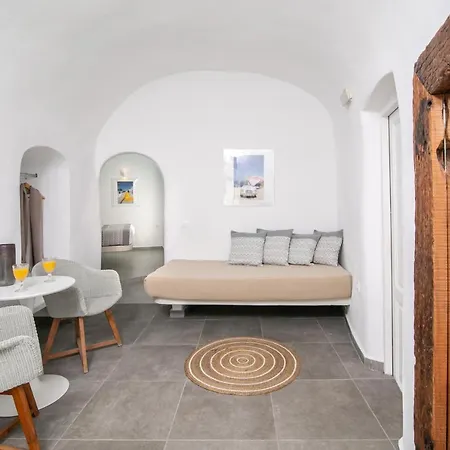 Vogue Hotel Oia