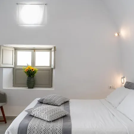 Vogue Hotel Oia
