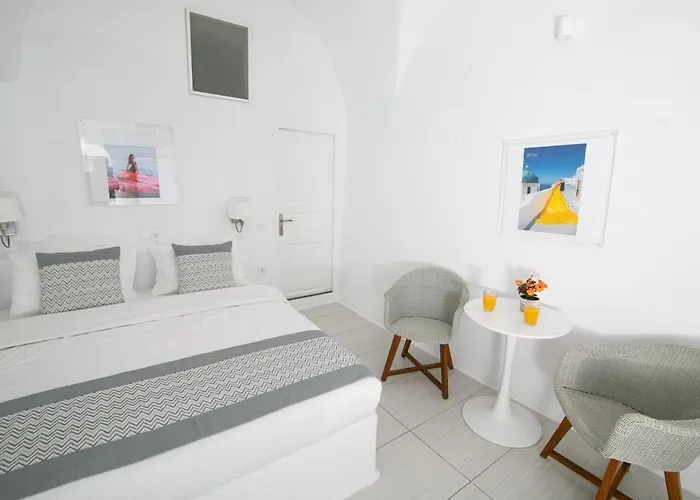 Vogue Hotel Oia