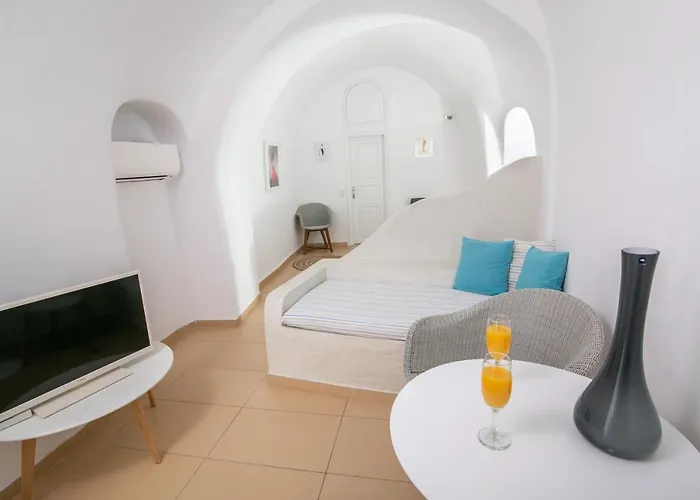 Vogue Hotel Oia