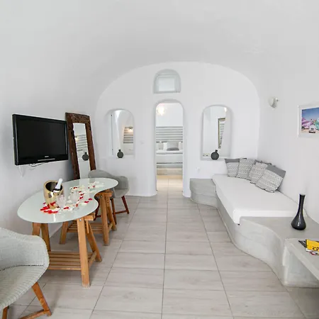 Vogue Hotel Oia (Santorini)